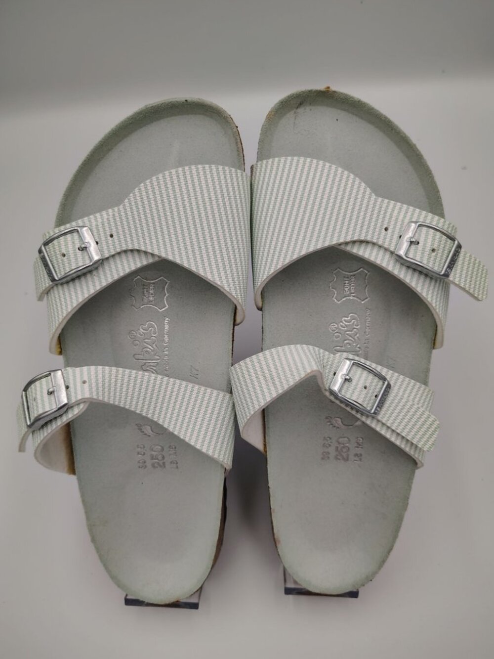 Birki's Women's Striped Aziza Sandals Size Women's 8 Men's 6 EU 39 Adjustable Bu - Picture 4 of 4